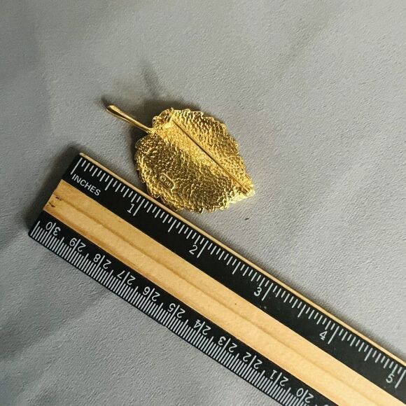 Vintage signed AK Anne Klein Brooch Leaf Brushed Gold Tone 1521 - Picture 7 of 8